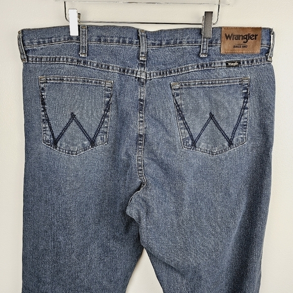 Wrangler Men's Relaxed Fit Boot Jeans NWT, 40x32 - Picture 10 of 12